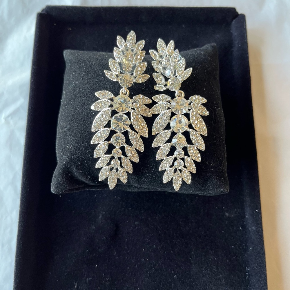 NWT Rhinestone Chandelier Earrings - Picture 4 of 6